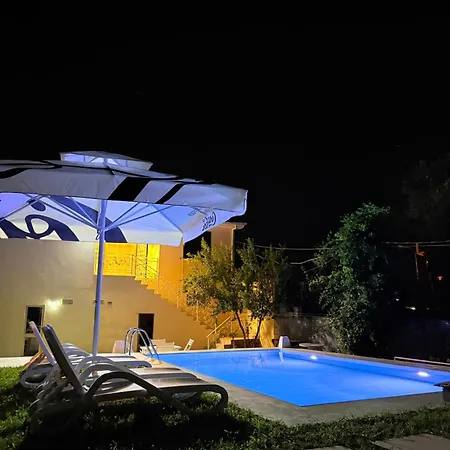 別荘 La Piscina *